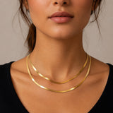 Schlangenkett_Flatchain_vergoldet_Sterlingsilber_an_Frau_Layering