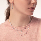 Frau mit Silber Ketten, mit Sternen und Zirkonia Steinen