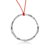 Runder Silber Anhänger mit rotem Band