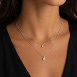 elegante_Kette_Doppelkette_Silberkette_mit_Steinen_an_Frau