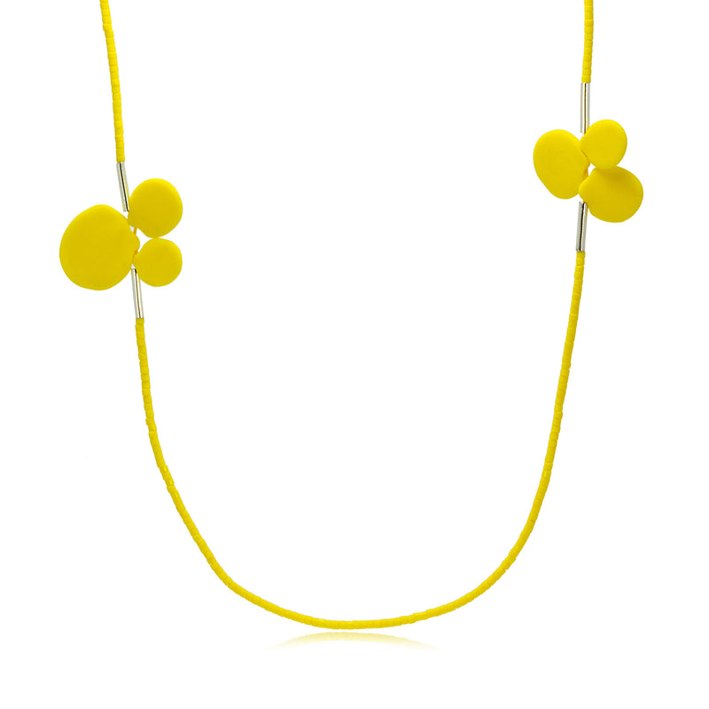 Gelbe Kette mit Glasperlen und runden Formen 